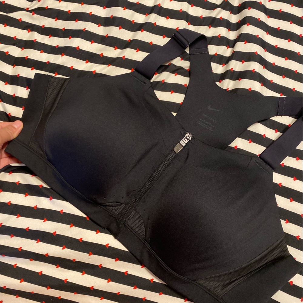 XXL Nike Sports Training Bra with adjustable straps and back clips